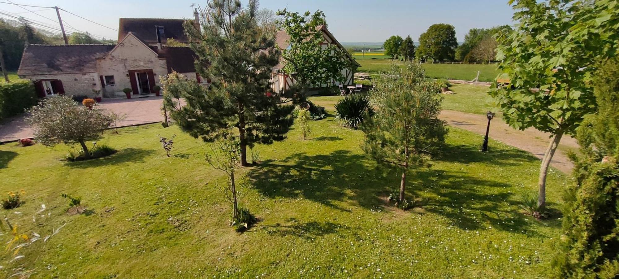 Les Lys Jolie Suite Parentale Privative Deux Adultes Avec Sdd Pertheville-Ners Exterior foto
