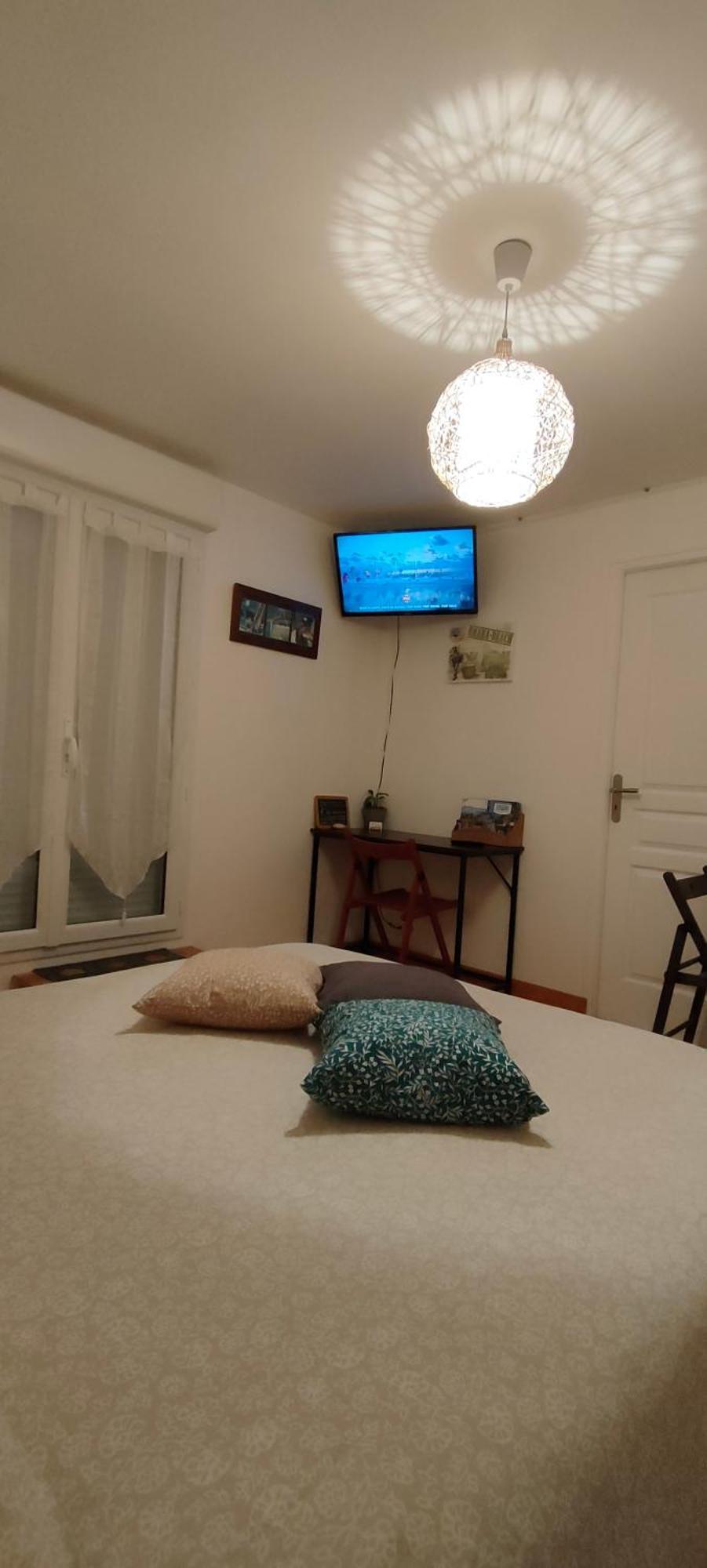 Les Lys Jolie Suite Parentale Privative Deux Adultes Avec Sdd Pertheville-Ners Exterior foto